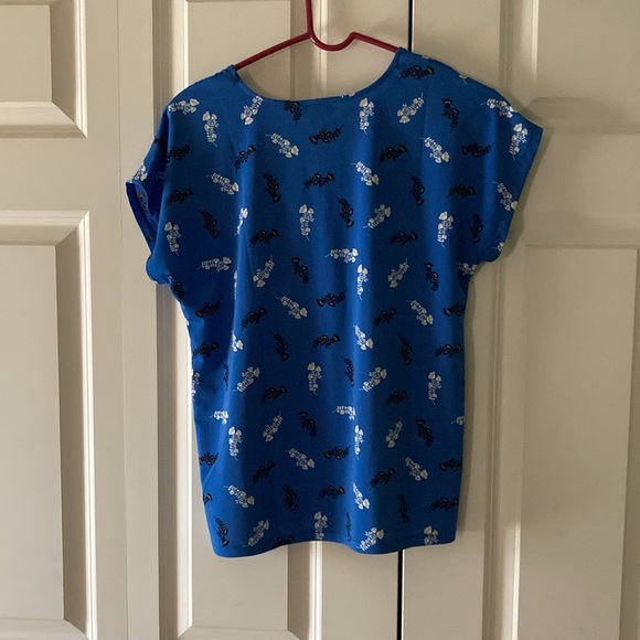 Ann Taylor factory women’s blouse blue with white and black floral design XS - Picture 2 of 7